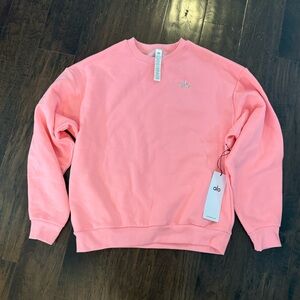 NWT Alo Accolade Crew Neck Pullover Neon Bubblegum size small